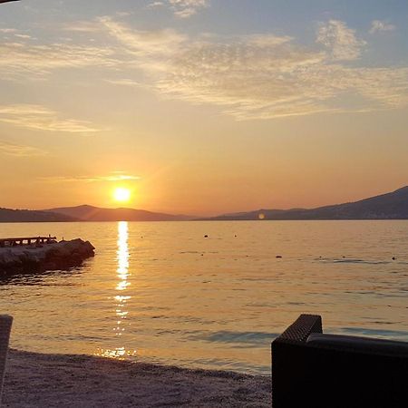 Apartment Okrug Gornji - Trogir With Sea View Exterior photo