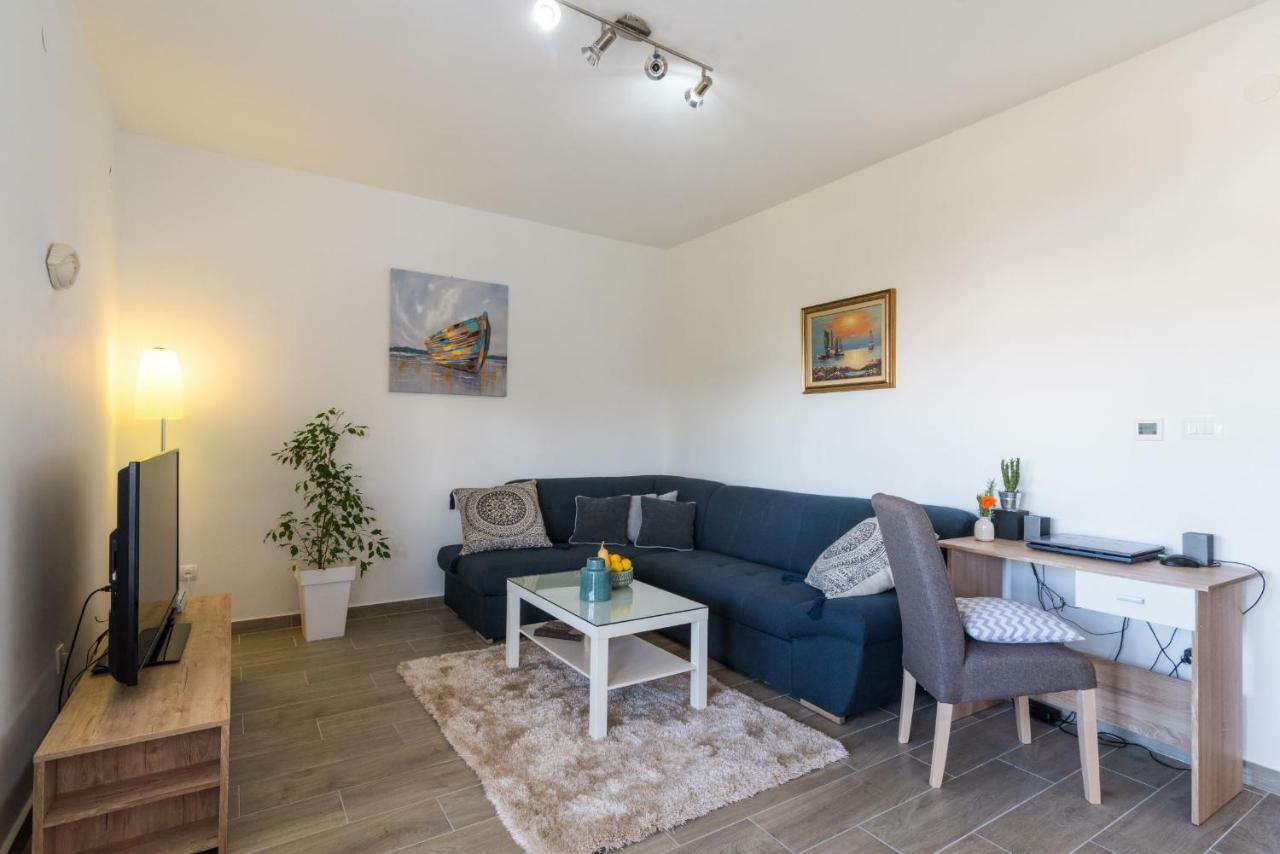 Apartment Okrug Gornji - Trogir With Sea View Exterior photo